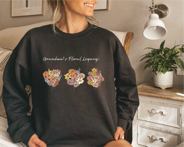 Grandma'S Garden Bouquet Sweatshirt, Family Love Sweatshirt, Special Grandma Present, Nana'S Garden Sweatshirt, Custom Birth Month Sweater